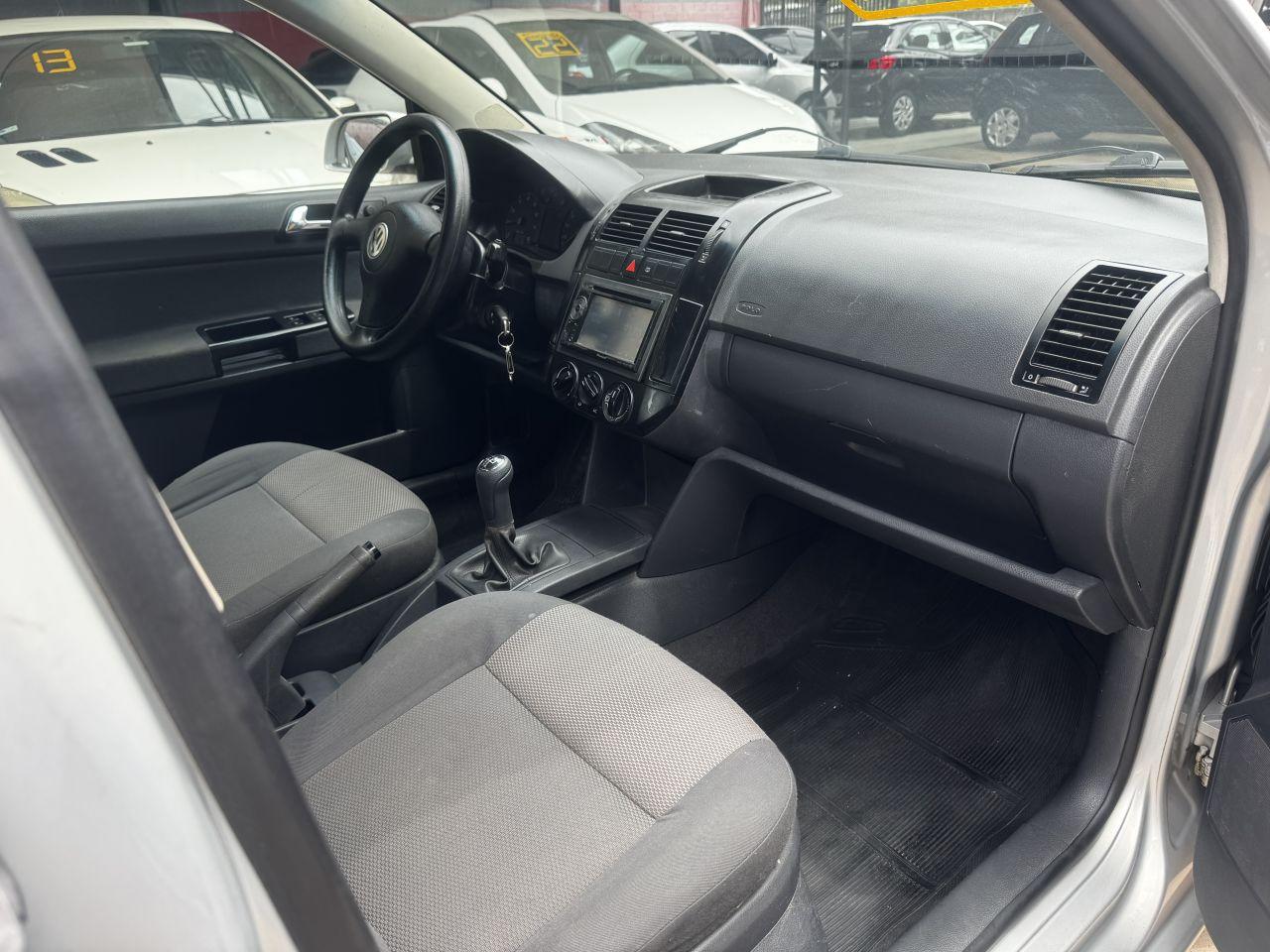 VOLKSWAGEN Polo Sedan - Foto