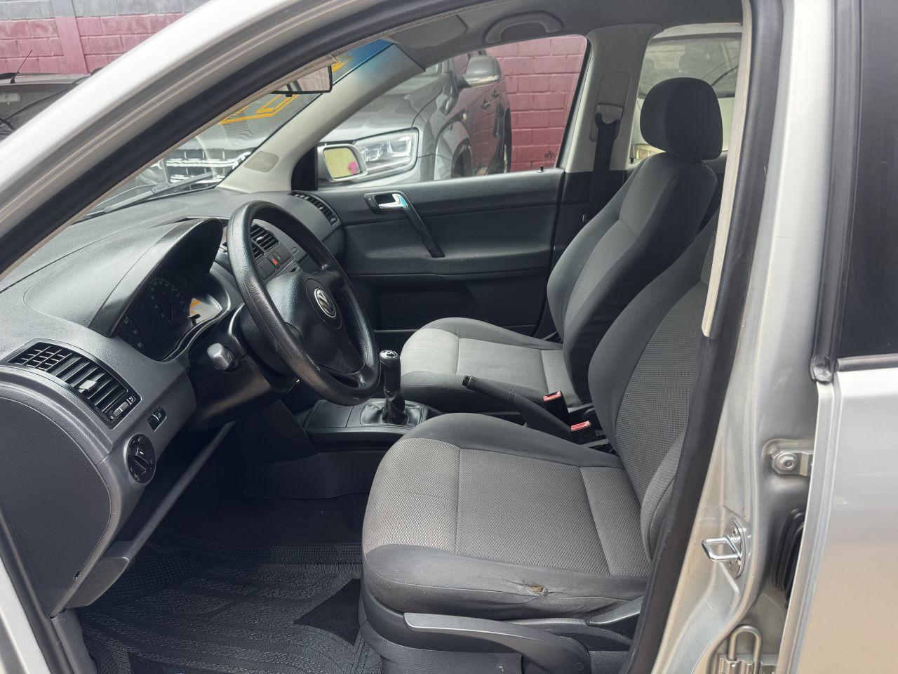 VOLKSWAGEN Polo Sedan - Foto