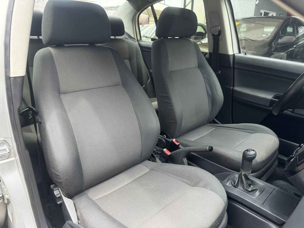 VOLKSWAGEN Polo Sedan - Foto