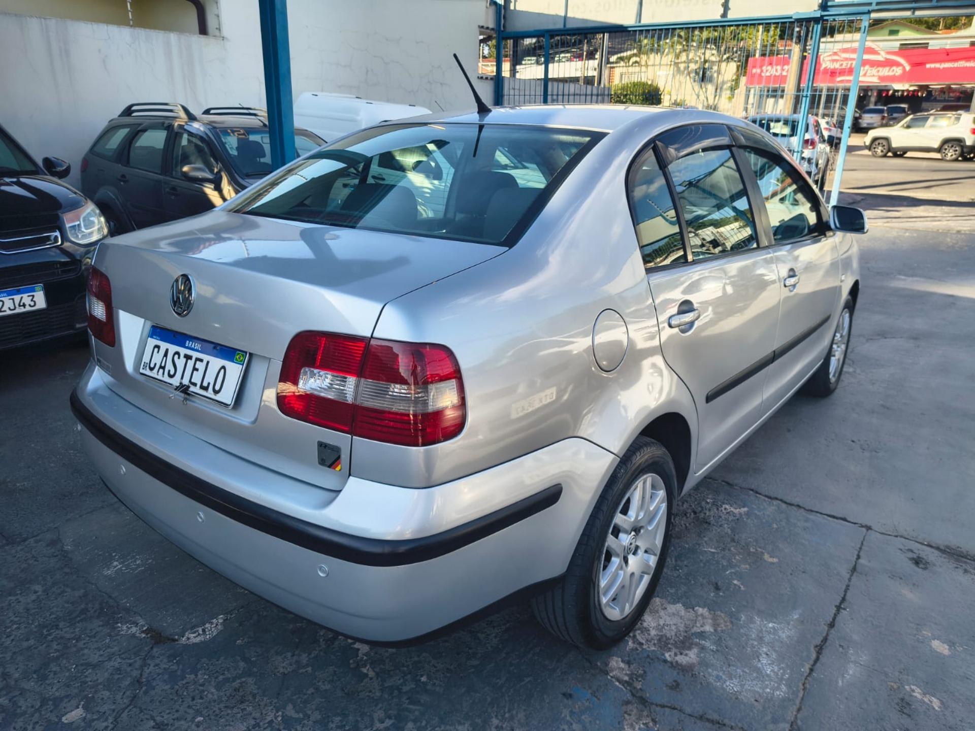 VOLKSWAGEN Polo Sedan - Foto