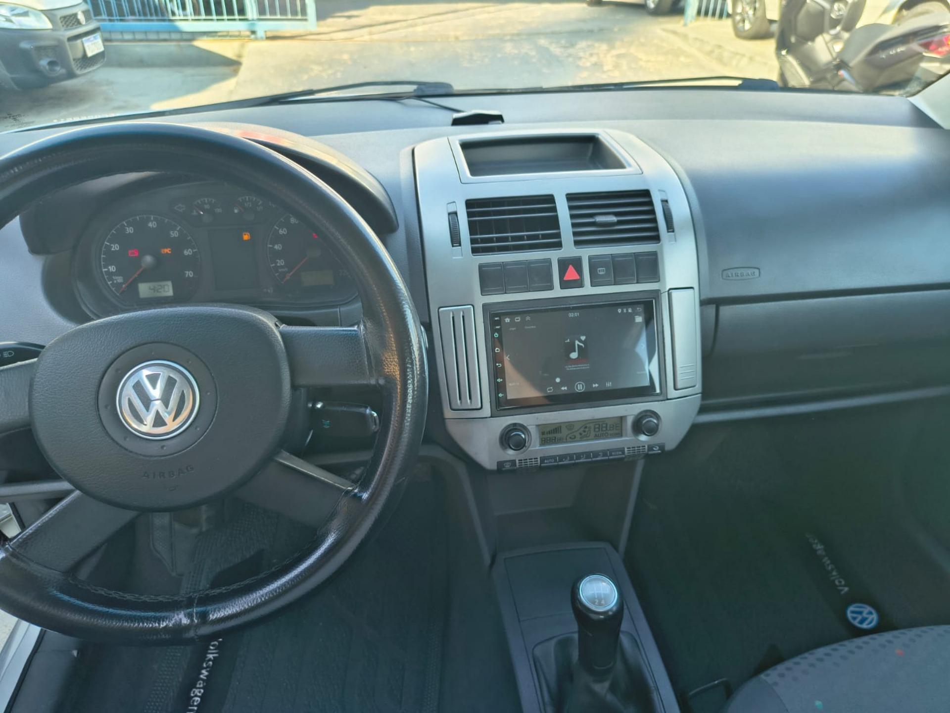 VOLKSWAGEN Polo Sedan - Foto
