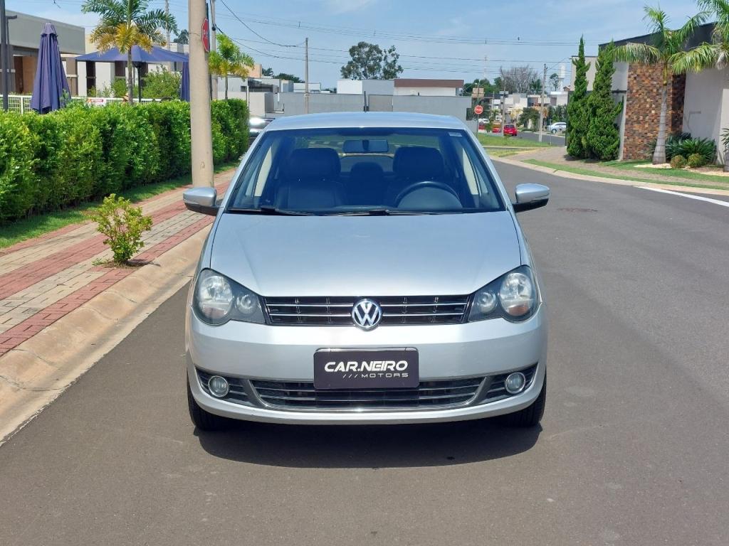VOLKSWAGEN Polo Sedan - Foto