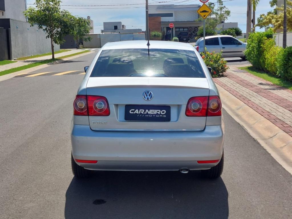 VOLKSWAGEN Polo Sedan - Foto