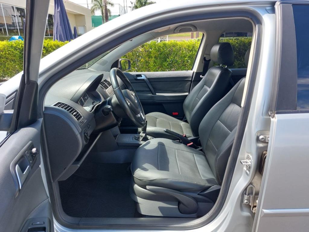 VOLKSWAGEN Polo Sedan - Foto