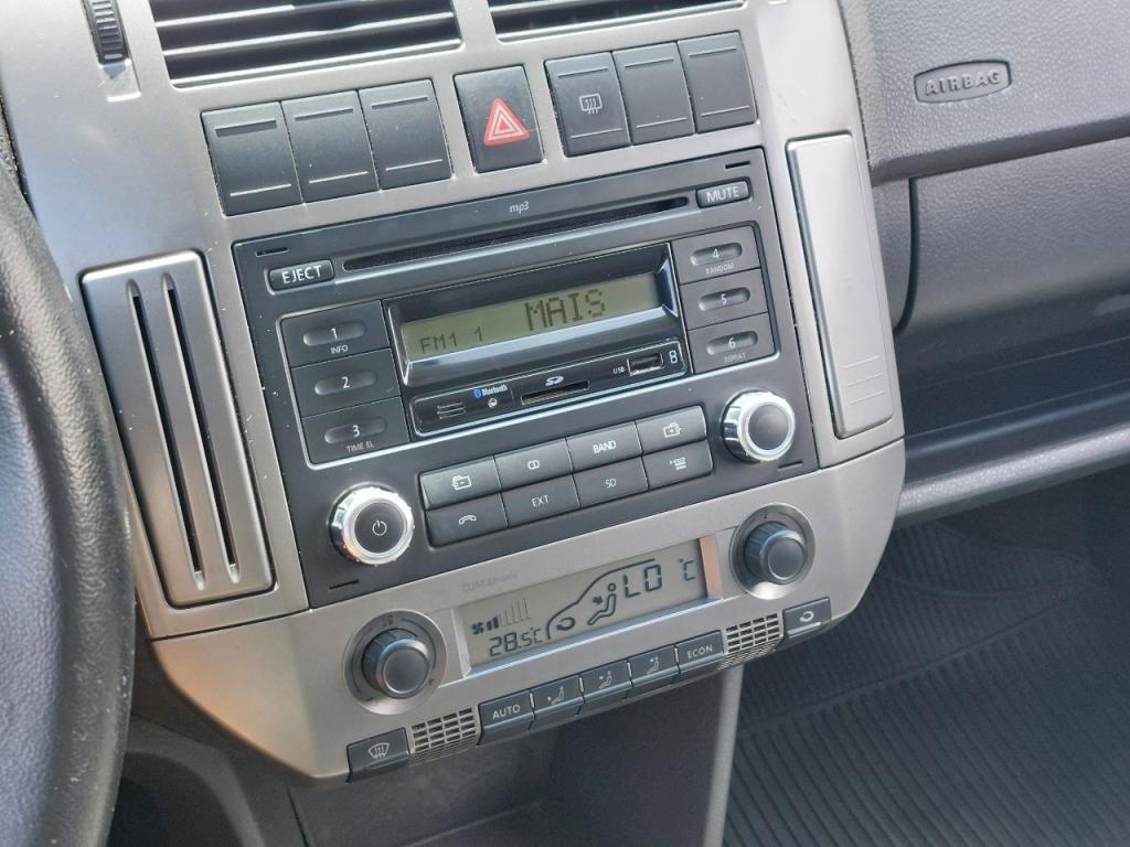 VOLKSWAGEN Polo Sedan - Foto