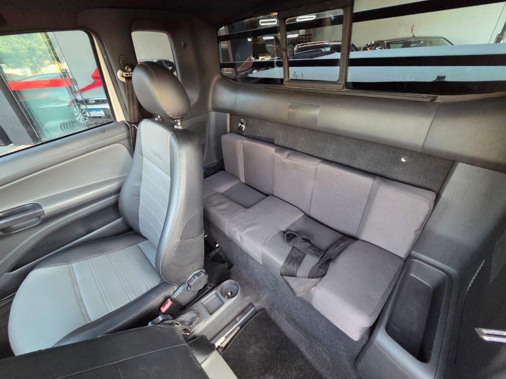 VOLKSWAGEN Saveiro - Foto