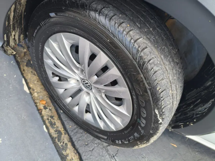 VOLKSWAGEN Saveiro - Foto