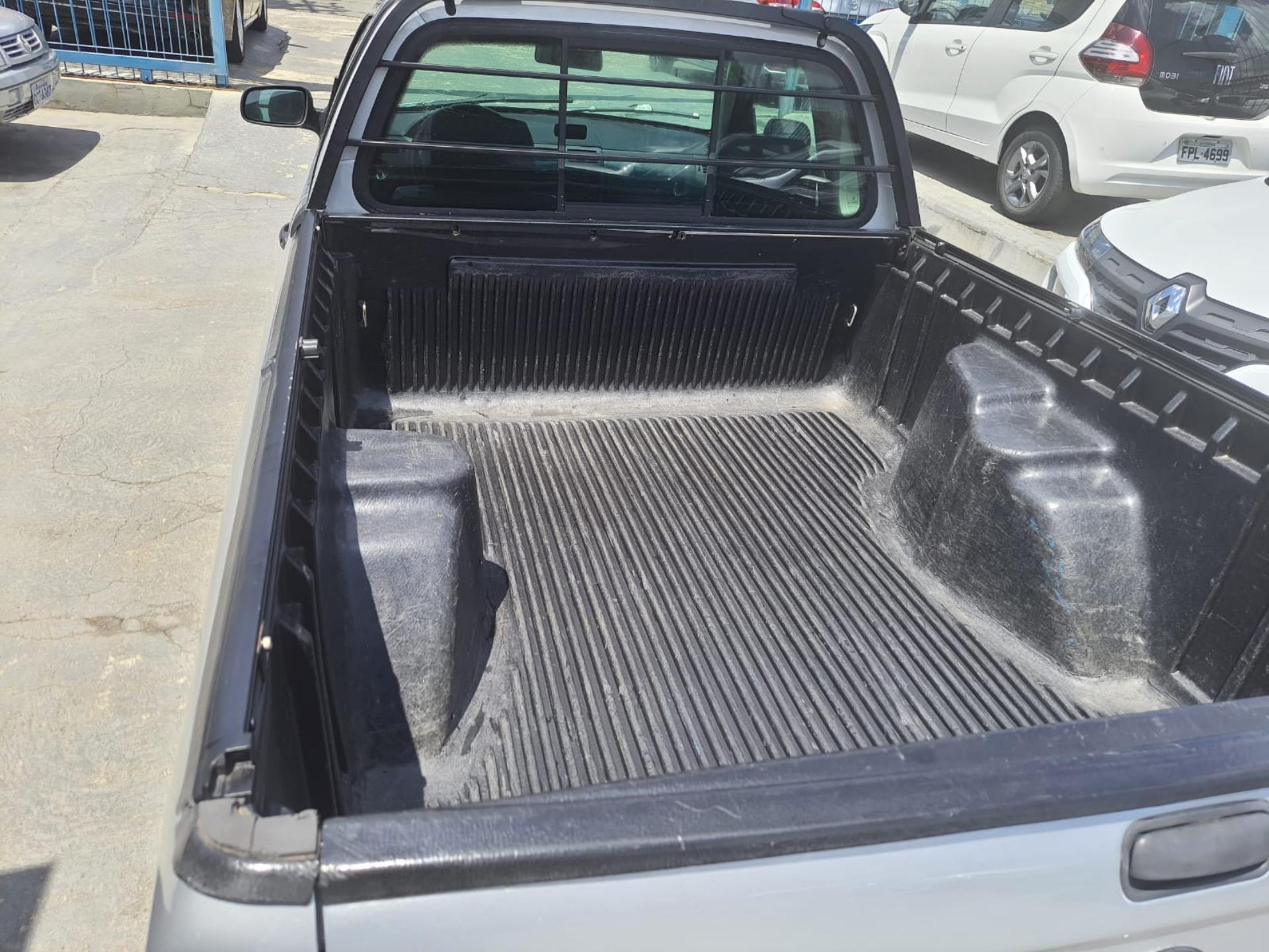 VOLKSWAGEN Saveiro - Foto