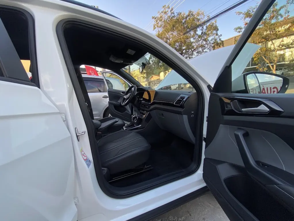 VOLKSWAGEN T-Cross - Foto