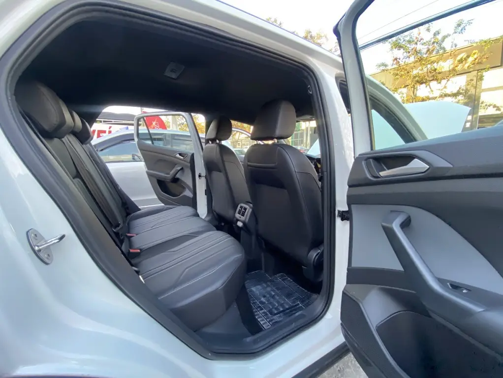 VOLKSWAGEN T-Cross - Foto