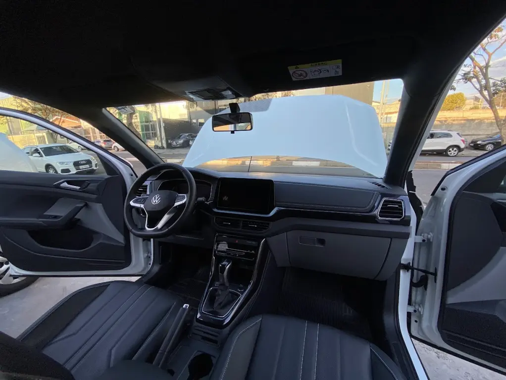 VOLKSWAGEN T-Cross - Foto