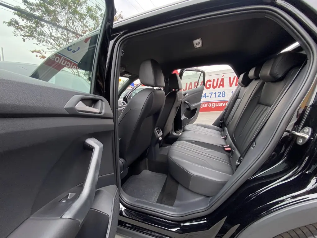 VOLKSWAGEN T-Cross - Foto