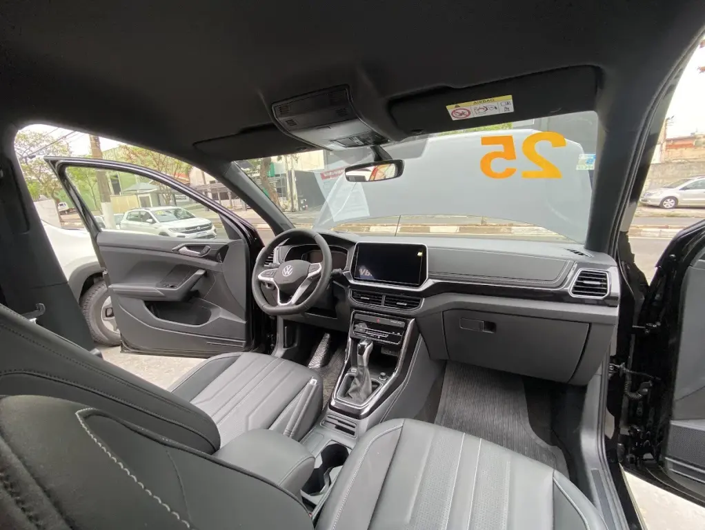 VOLKSWAGEN T-Cross - Foto