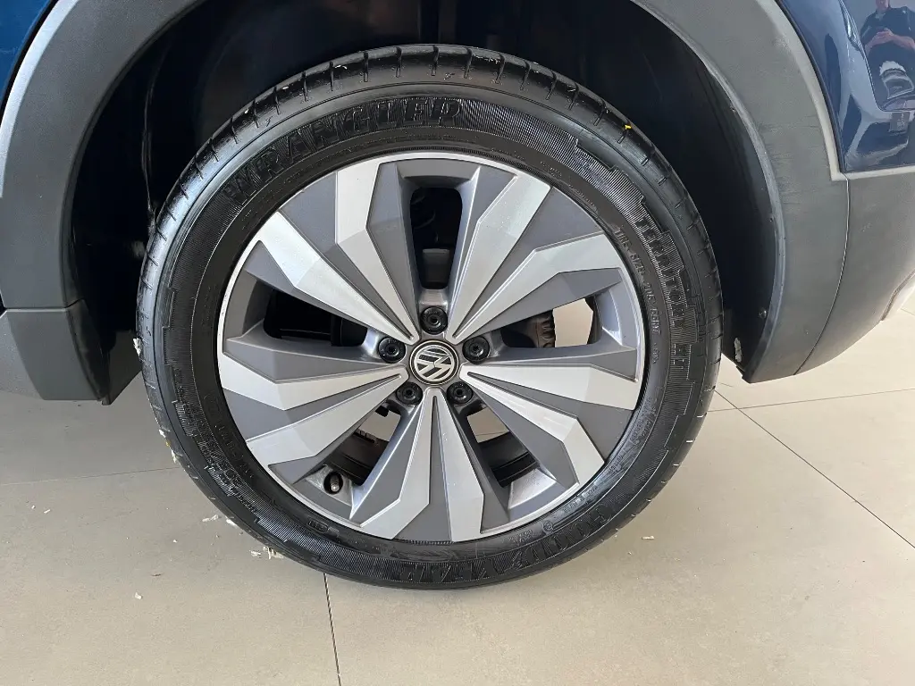 VOLKSWAGEN T-Cross - Foto