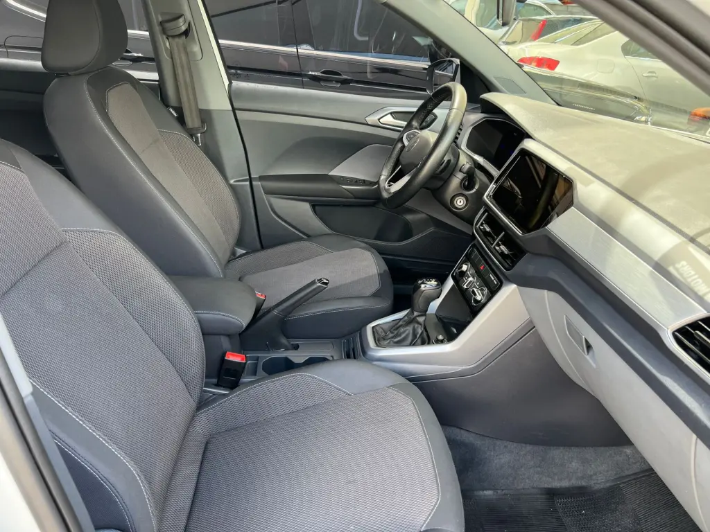 VOLKSWAGEN T-Cross - Foto