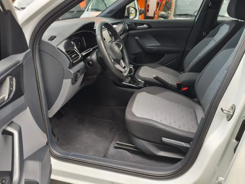 VOLKSWAGEN T-Cross - Foto