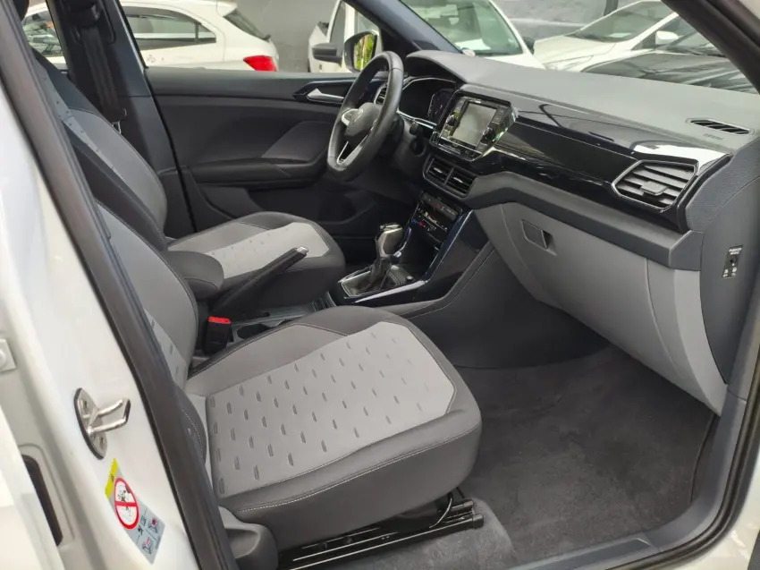 VOLKSWAGEN T-Cross - Foto