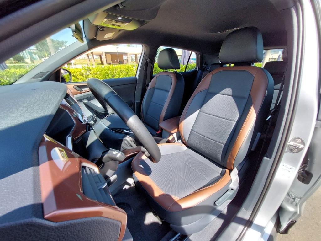 VOLKSWAGEN T-Cross - Foto