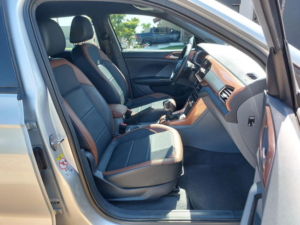 VOLKSWAGEN T-Cross - Foto