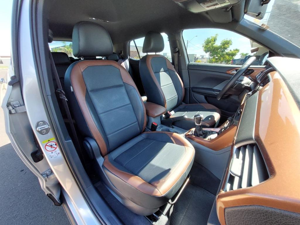 VOLKSWAGEN T-Cross - Foto