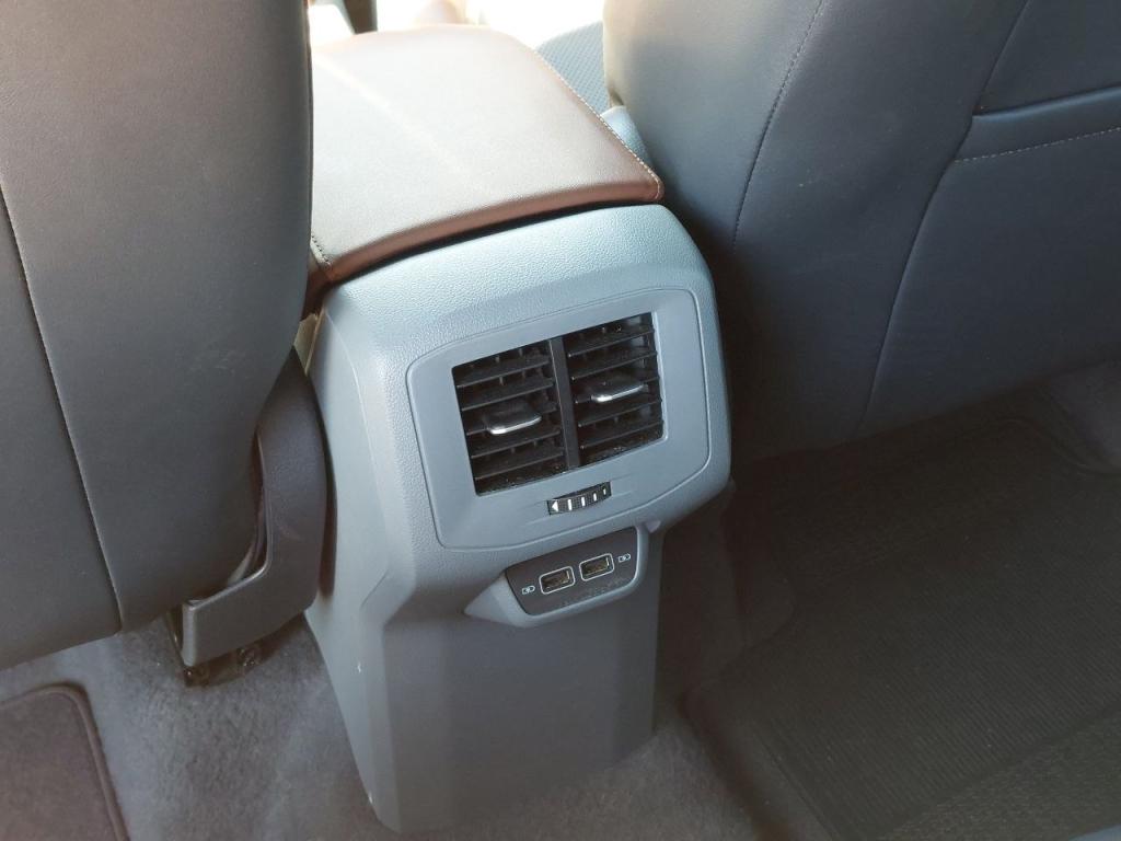 VOLKSWAGEN T-Cross - Foto