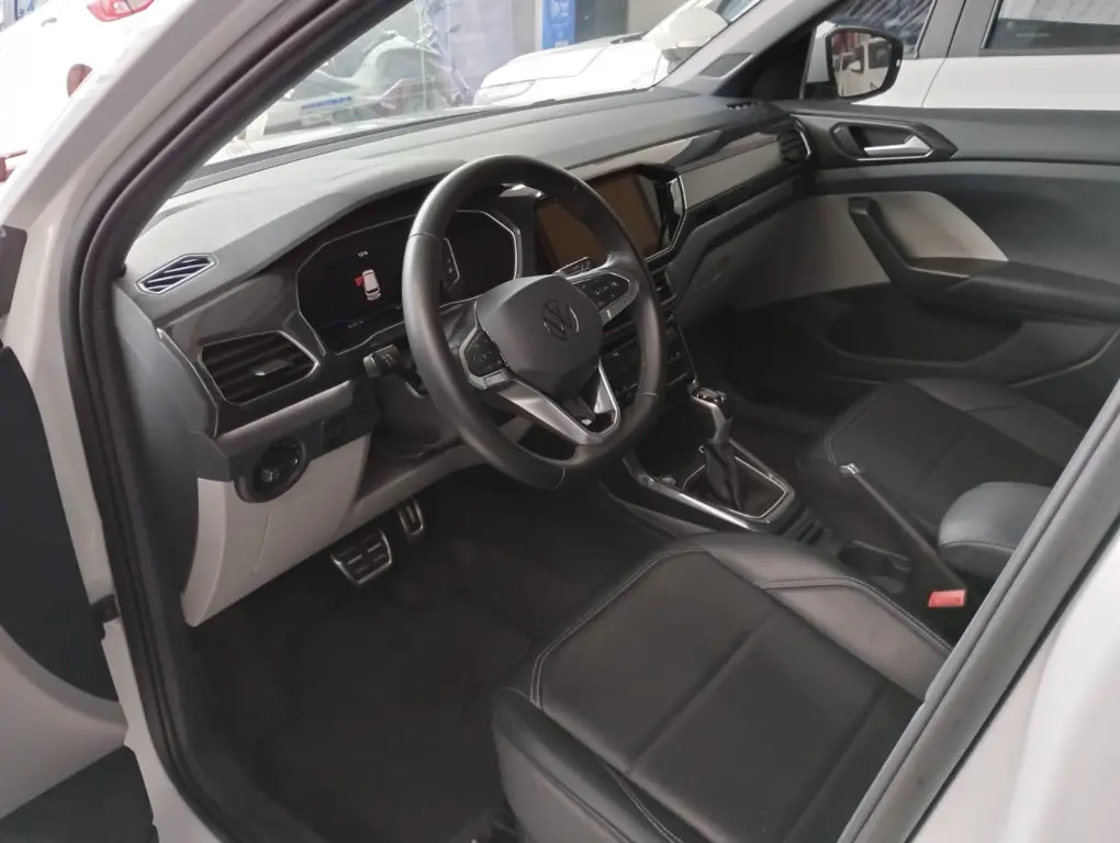 VOLKSWAGEN T-Cross - Foto
