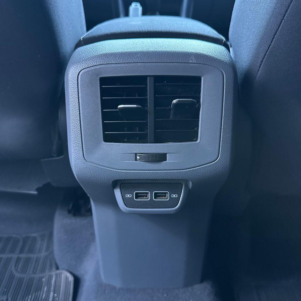 VOLKSWAGEN T-Cross - Foto