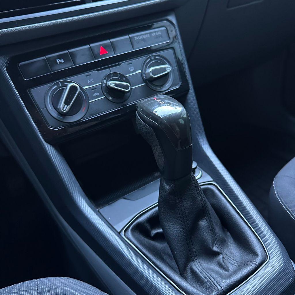 VOLKSWAGEN T-Cross - Foto