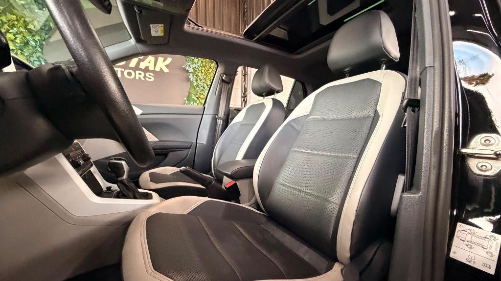 VOLKSWAGEN T-Cross - Foto