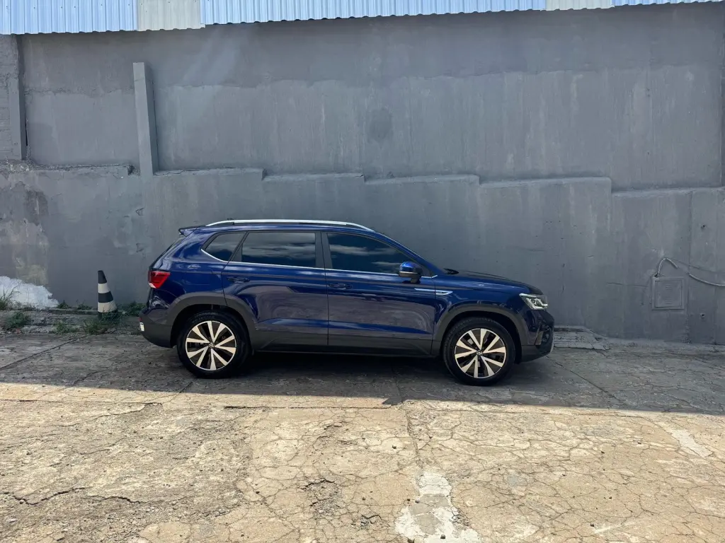 VOLKSWAGEN Taos - Foto