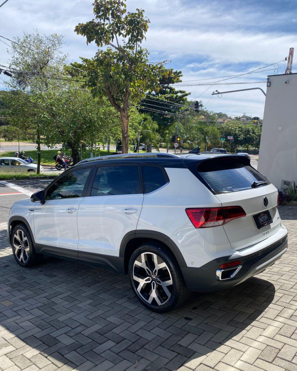 VOLKSWAGEN Taos - Foto