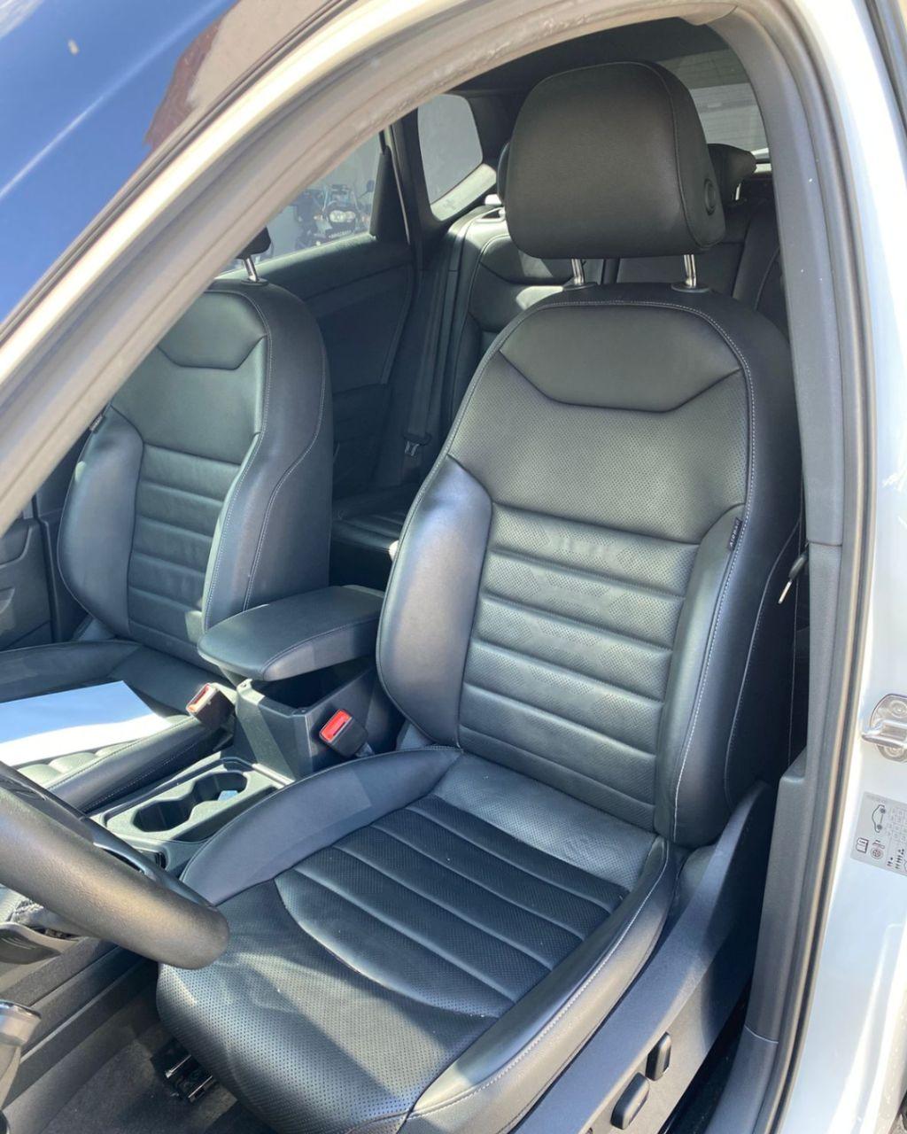 VOLKSWAGEN Taos - Foto