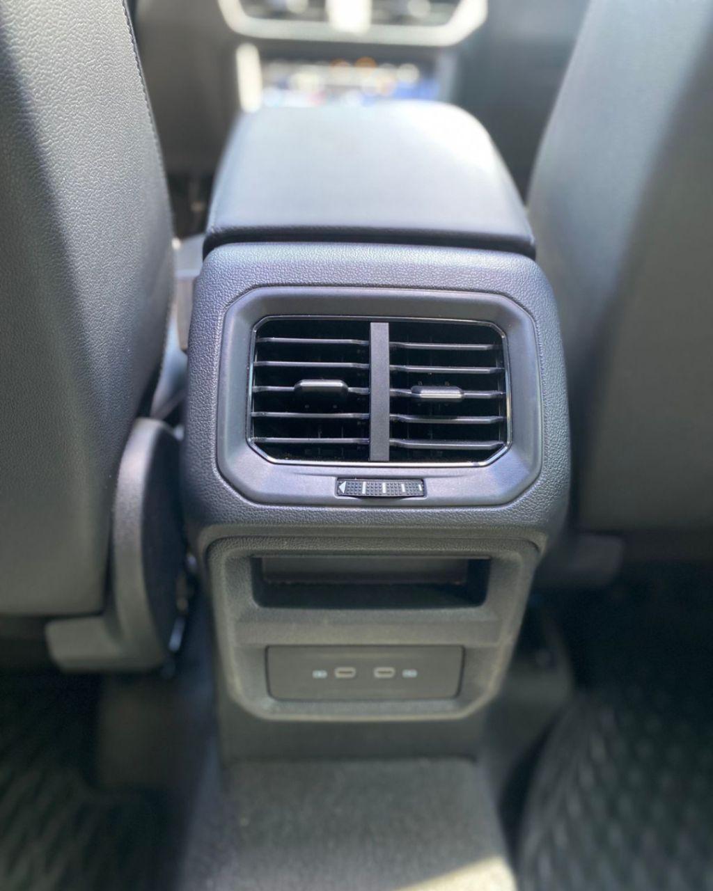 VOLKSWAGEN Taos - Foto