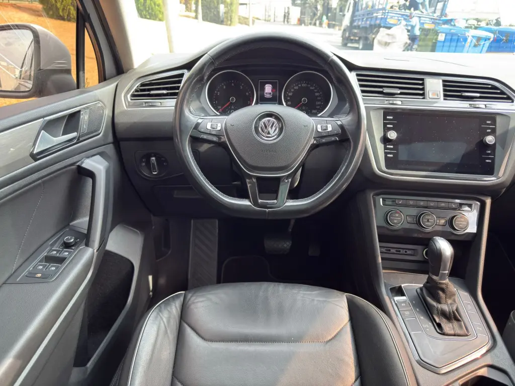 VOLKSWAGEN Tiguan - Foto