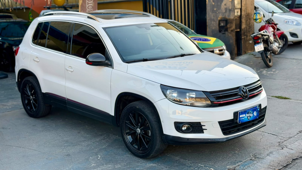 VOLKSWAGEN Tiguan