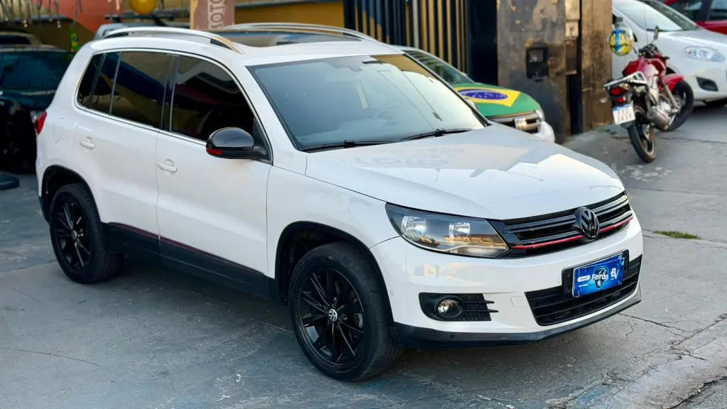 VOLKSWAGEN Tiguan