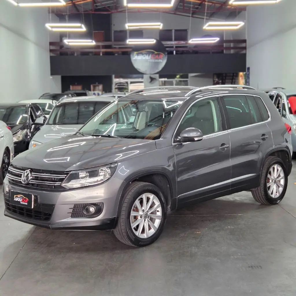 VOLKSWAGEN Tiguan