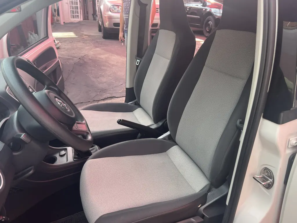 VOLKSWAGEN UP - Foto