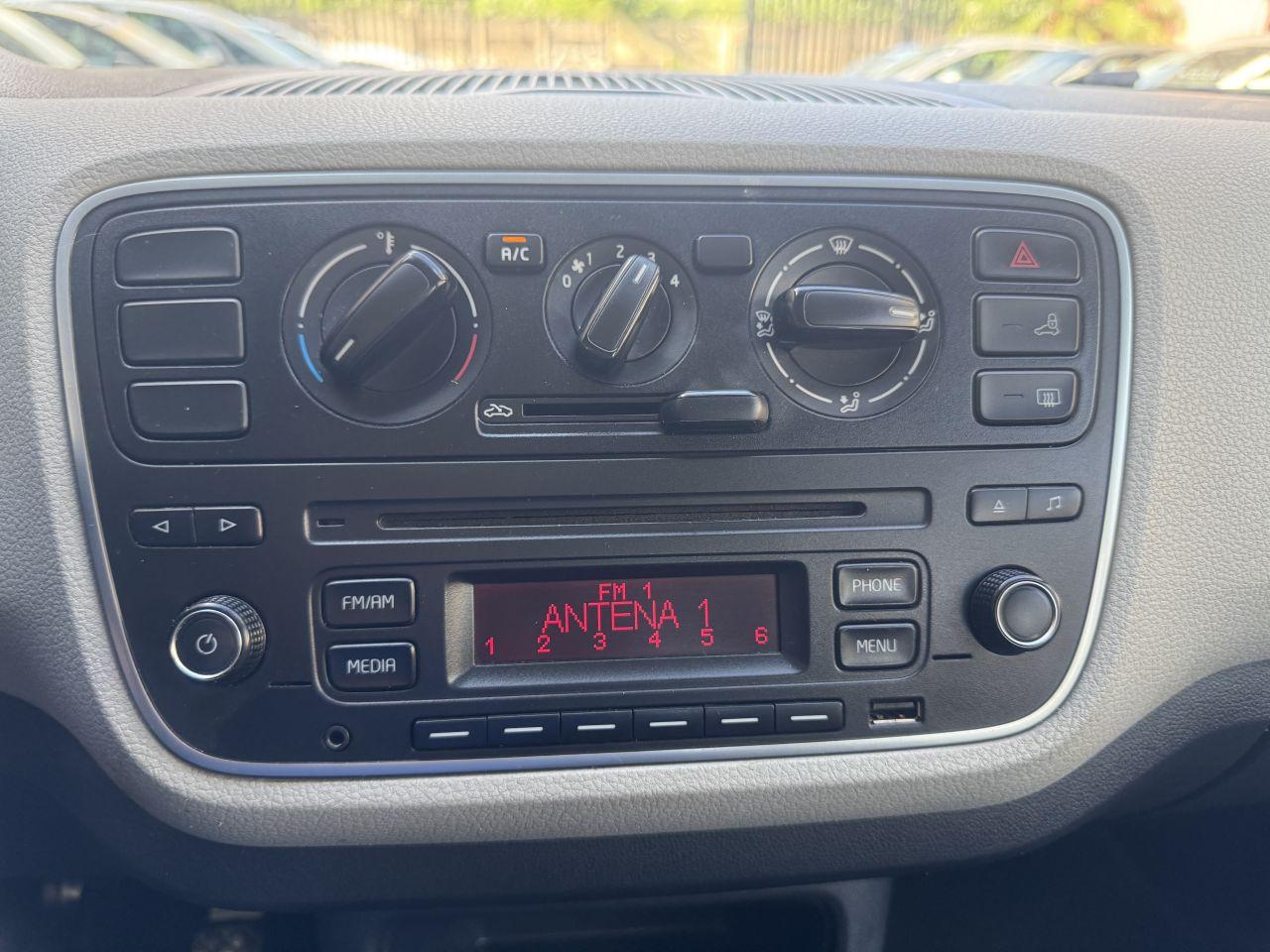 VOLKSWAGEN UP - Foto