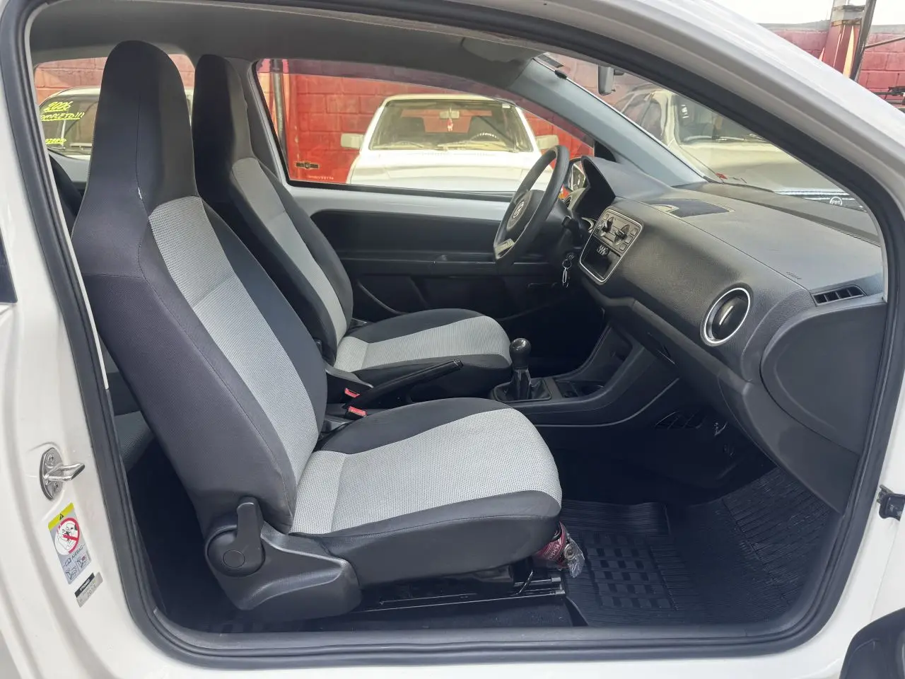 VOLKSWAGEN UP - Foto