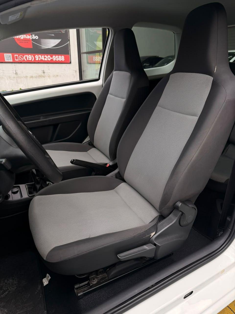 VOLKSWAGEN UP - Foto