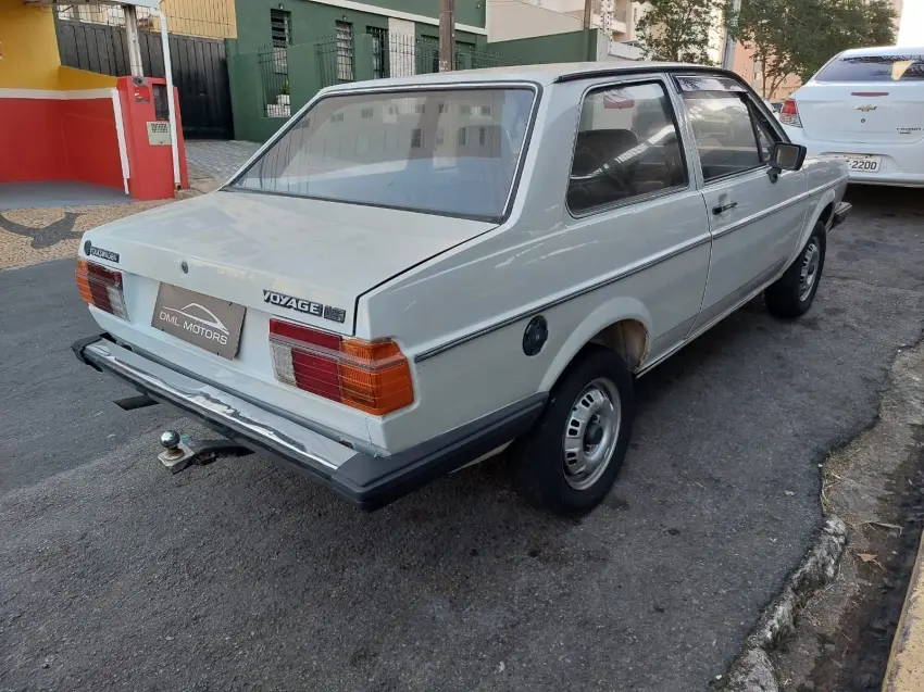 VOLKSWAGEN Voyage - Foto