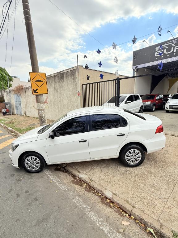 VOLKSWAGEN Voyage - Foto