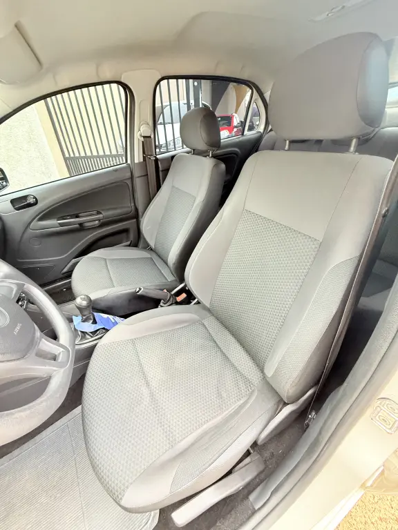 VOLKSWAGEN Voyage - Foto