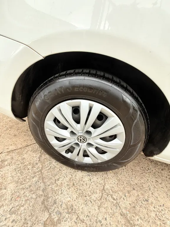 VOLKSWAGEN Voyage - Foto