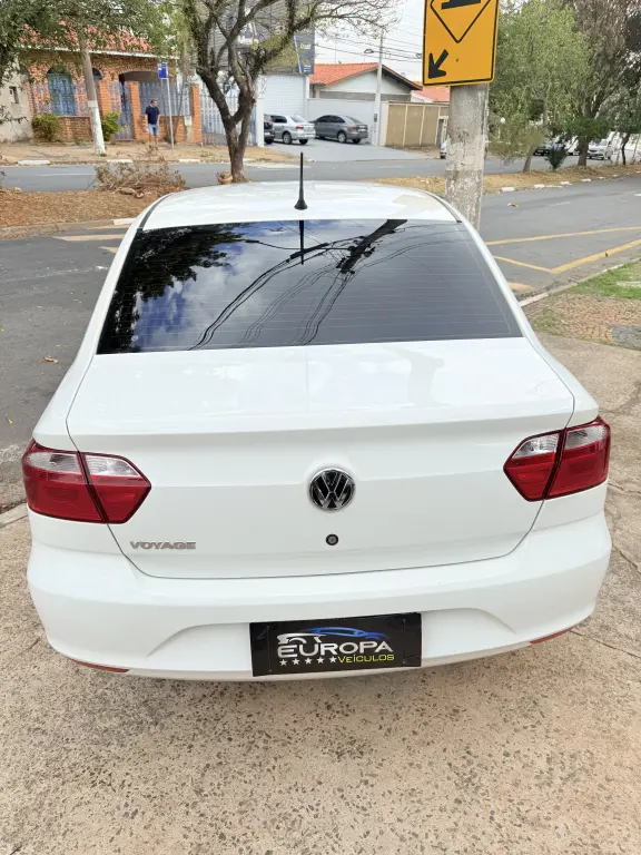 VOLKSWAGEN Voyage - Foto