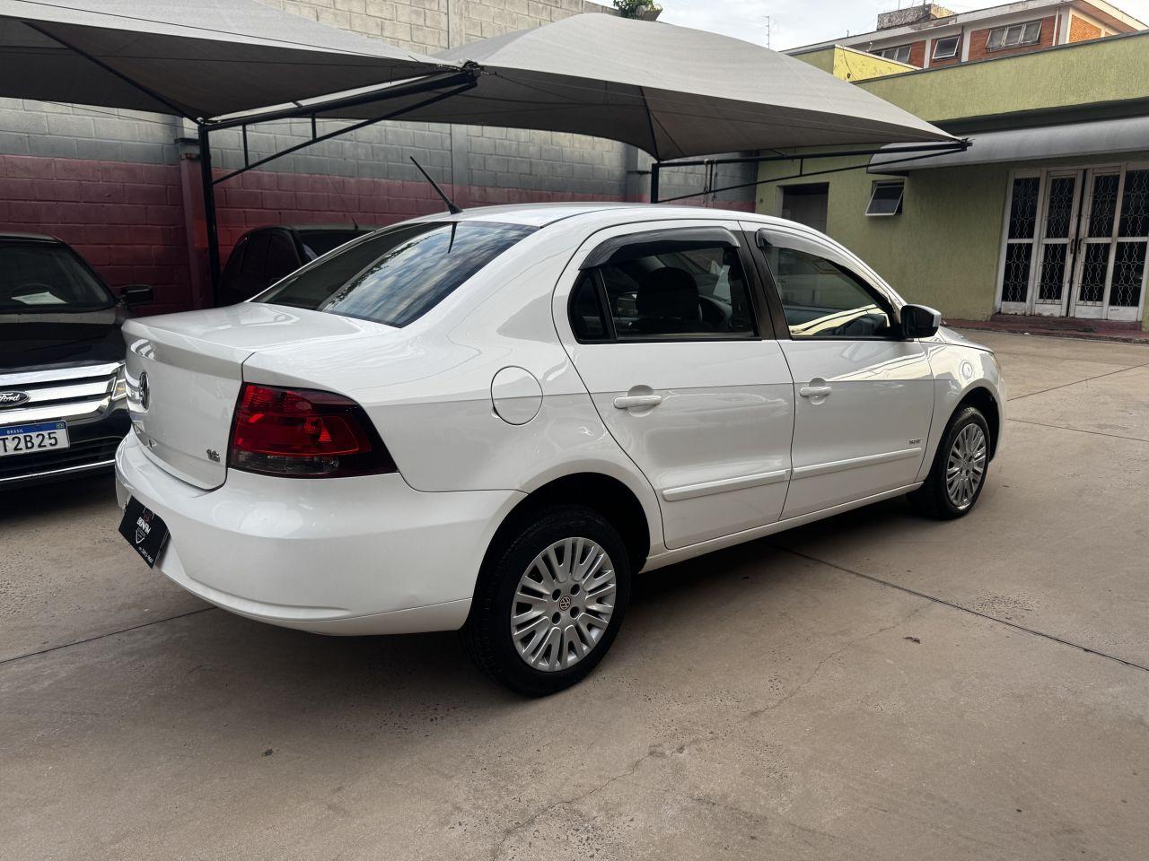 VOLKSWAGEN Voyage - Foto