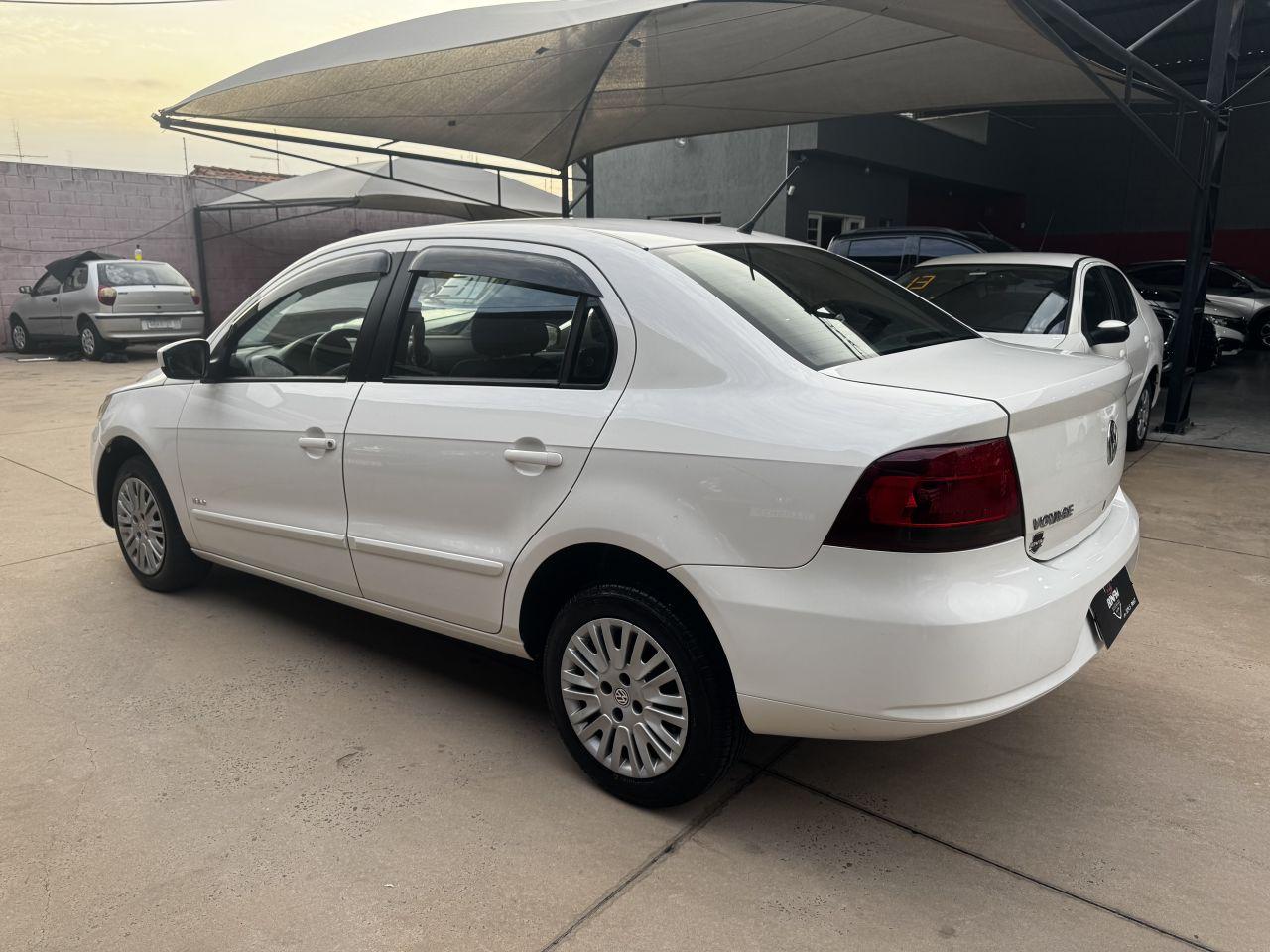 VOLKSWAGEN Voyage - Foto