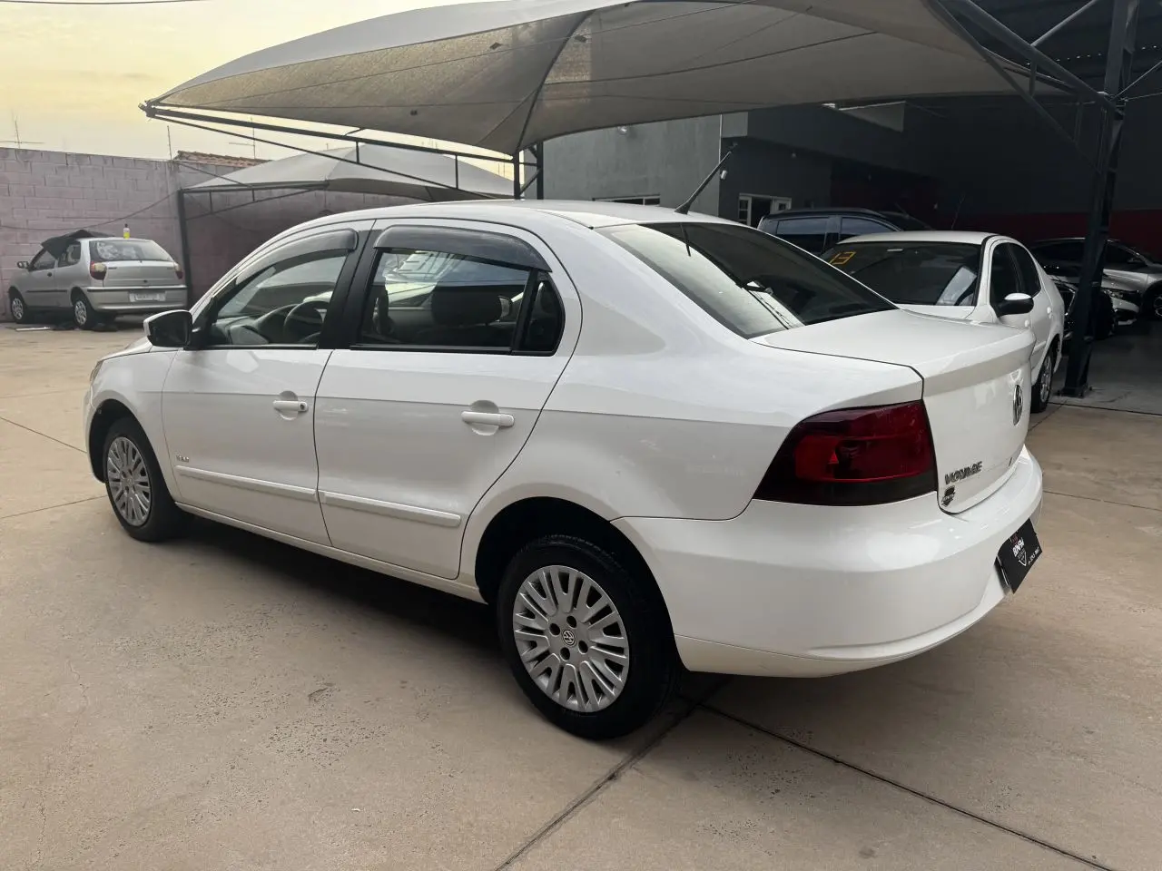 VOLKSWAGEN Voyage - Foto