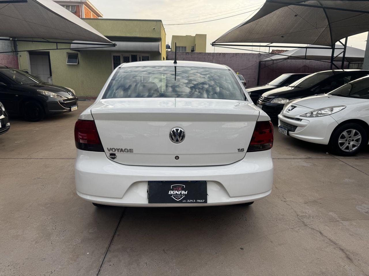 VOLKSWAGEN Voyage - Foto